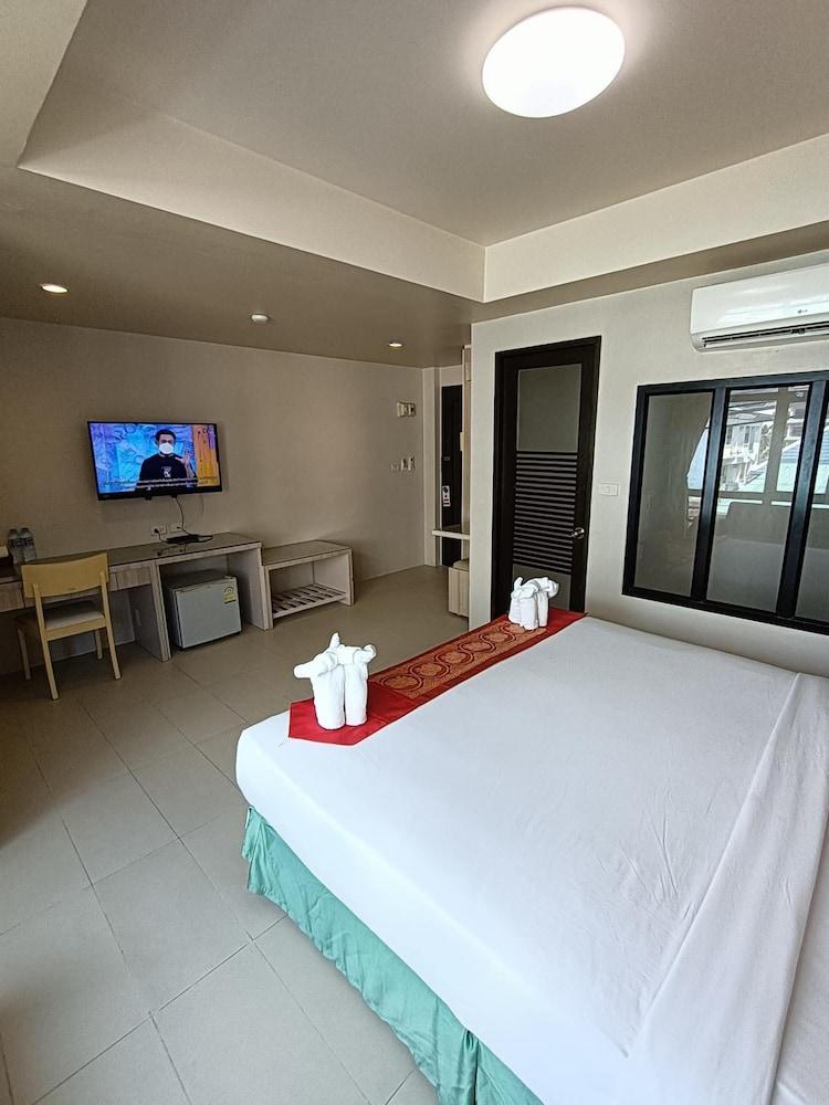 Amici Miei Guest House Phuket Exterior foto